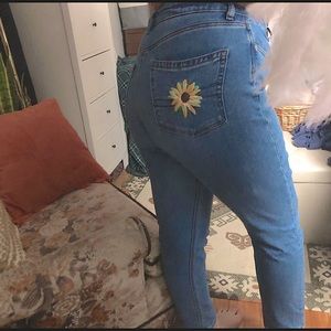 Embroidered Mom Jeans❤️🌻